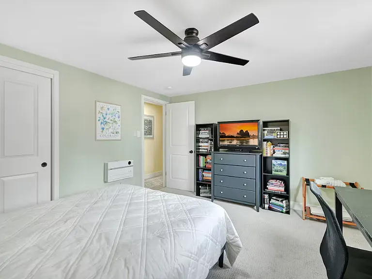1021 Hazel Ct — Photo 7