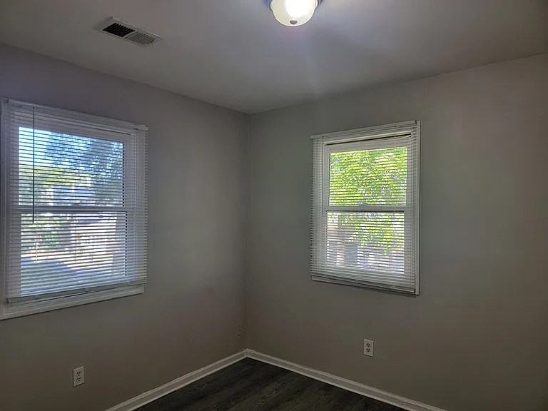 944 Smith St SW — Photo 7
