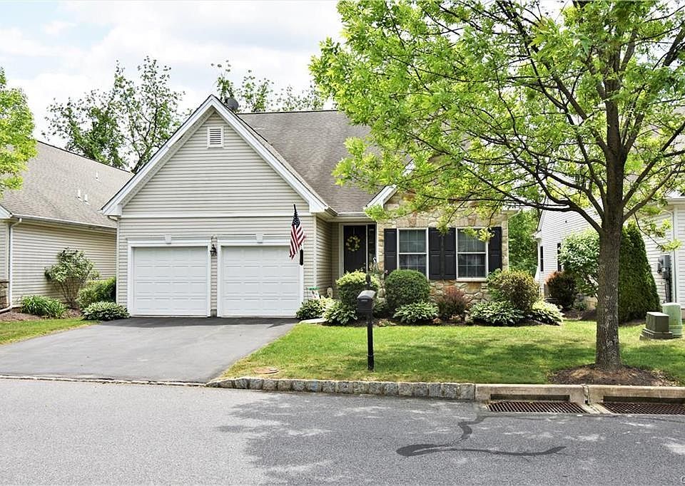 1st image of 116 Glenmoor Cir