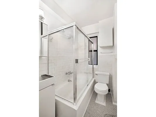 Rented by First Urban Management | media 12