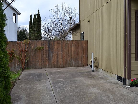 3rd image of 7386 NE Nelly St
