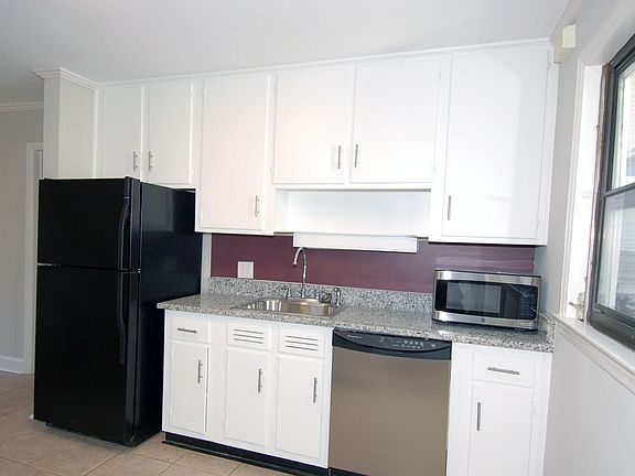2nd image of 727 Graham St