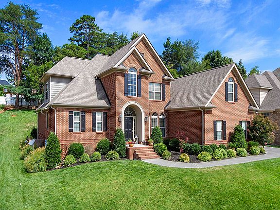 2nd image of 1811 Botsford Dr