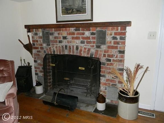 5th image of 933 John Brown Ln