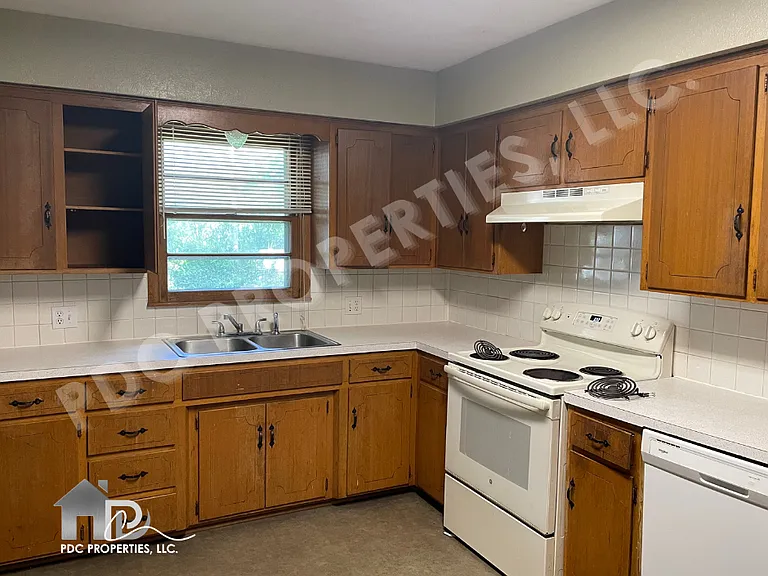 832 S Luster Ave — Photo 14