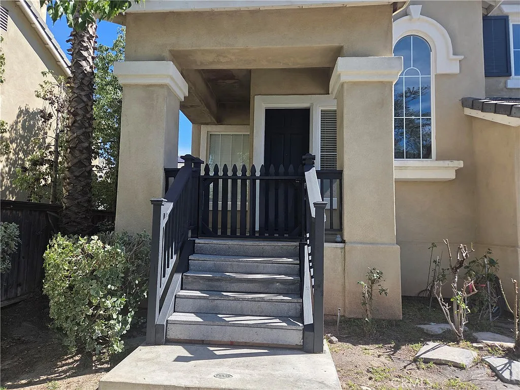 Building Photo - 39334 Memory Dr