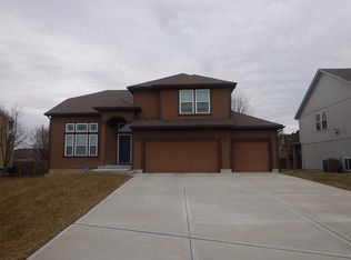 1221 SW Nagona Ln, Lees Summit, MO 64082