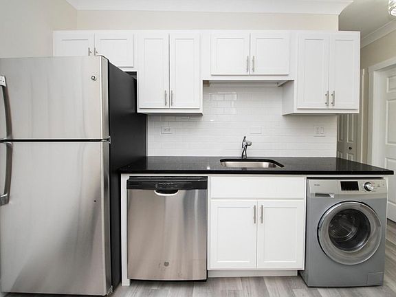 2nd image of 1415-17 W Hutchinson St #14173