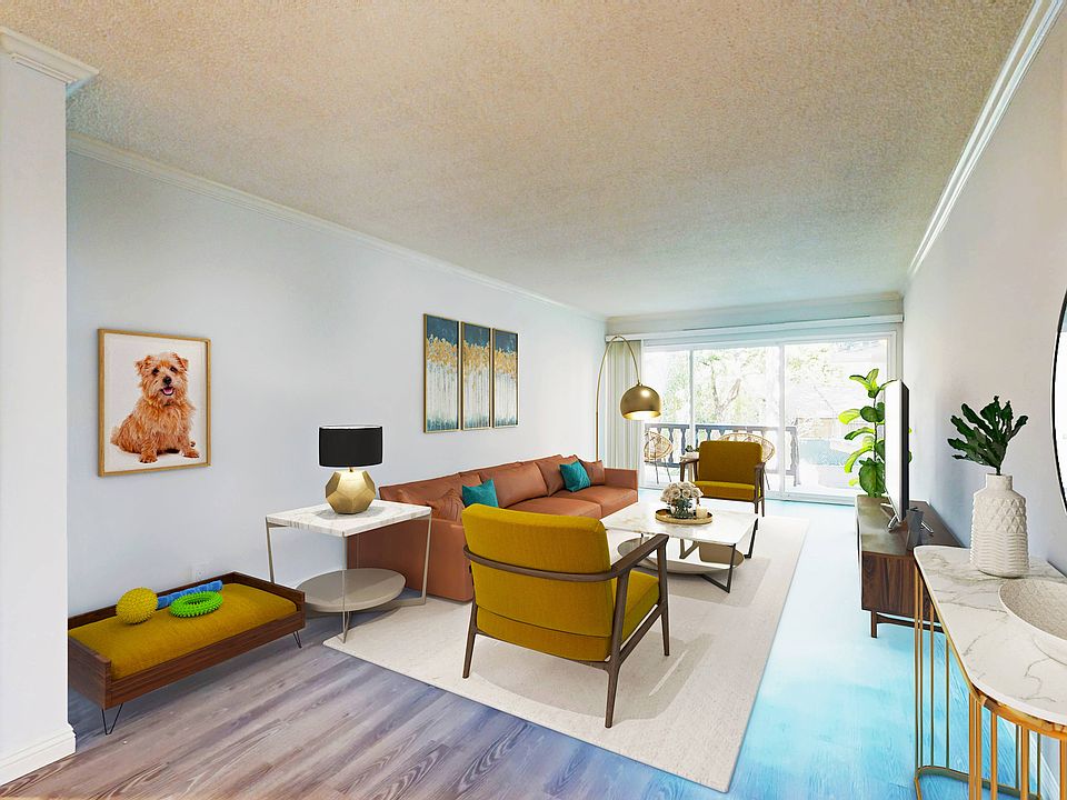 Living room in 2 bedroom apartment at Casa Granada Apartment Homes