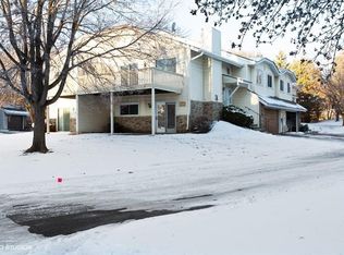 1044 Aston Cir, Burnsville, MN 55337