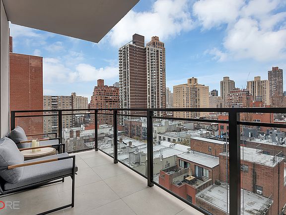 5th image of 310 E 86th St APT 12C