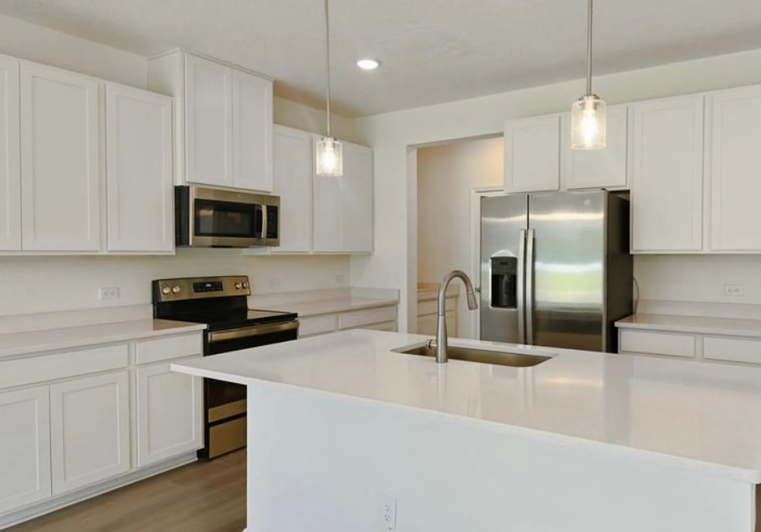 Modern 2-Story Home with Loft & Upgrades — Photo 4