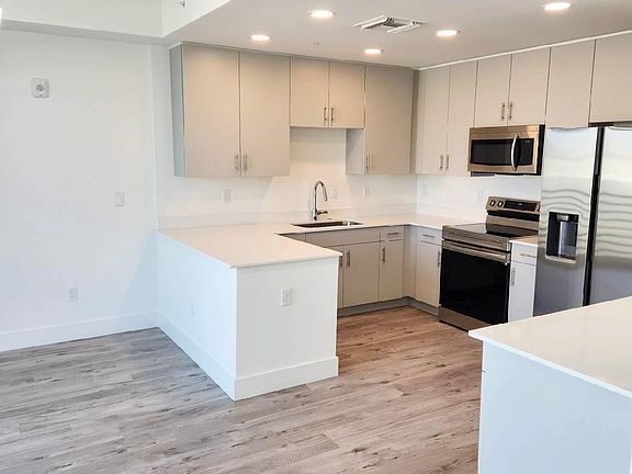 5th image of 1703 N Tamiami Trl #303B