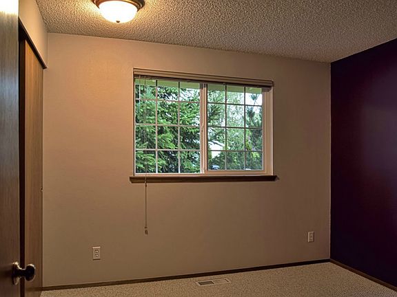 5th image of 19261 NE Crestwood Ct