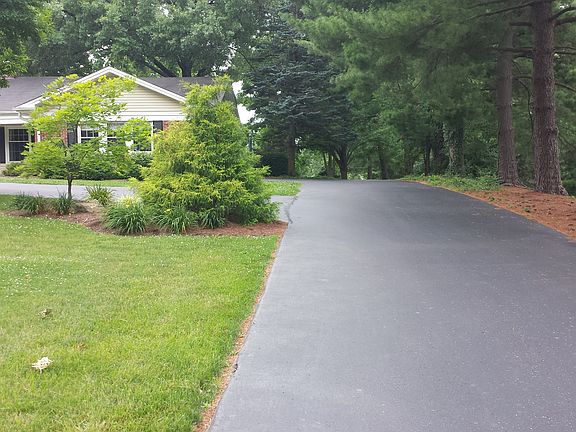4th image of 719 Champeix Ln