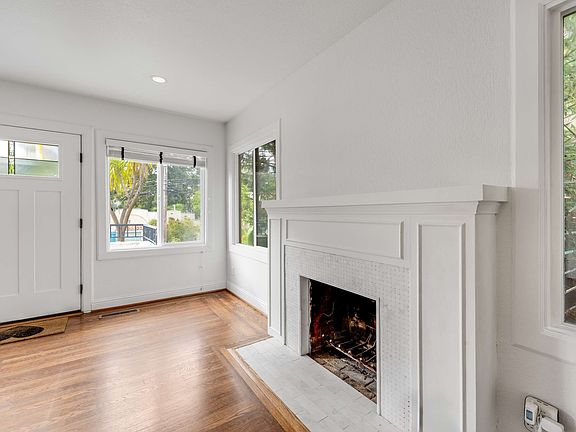 4th image of 2930 Maxwell Ave