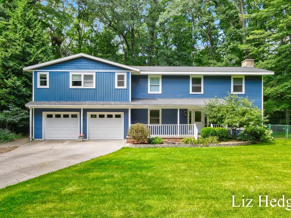 8755 Westwood Ln, Montague, MI 49437