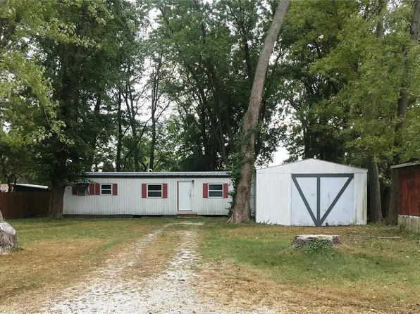 206 S 3rd St, Mulberry Grove, IL 62262