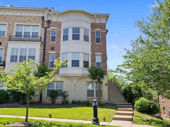 500 Overlook Park Dr #27, Oxon Hill, MD 20745