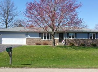 4 E Oak St, Amboy, IL 61310