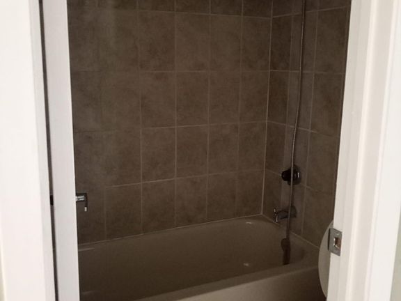 4th image of 800 Warwick Dr