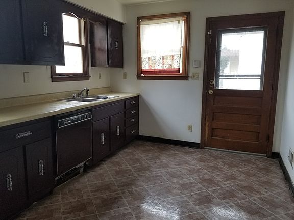 3rd image of 536 Arden Ave