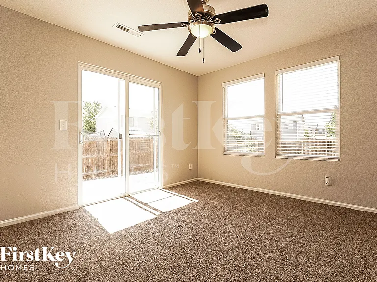 783 Willow Dr — Photo 5