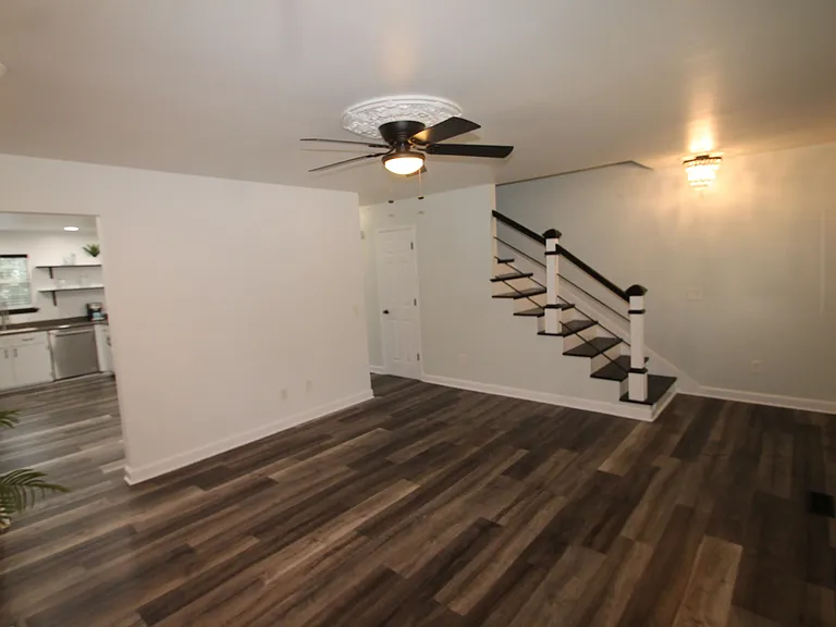 502 Pointe South Dr — Photo 4