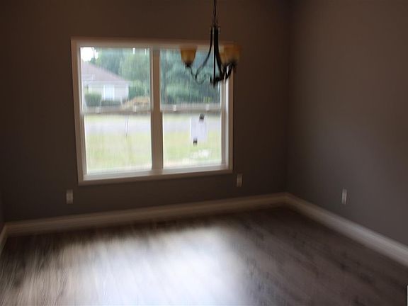4th image of 211 Fairview Dr