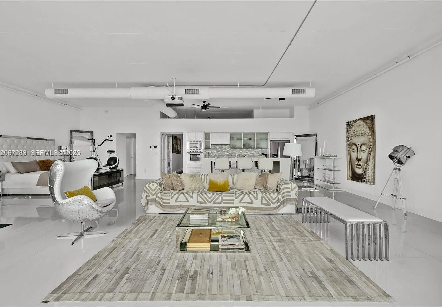 Space 01 Condo — Photo 3