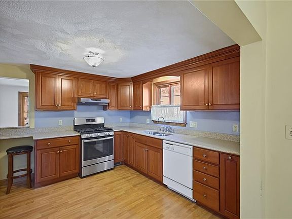 4th image of 243 Rice St