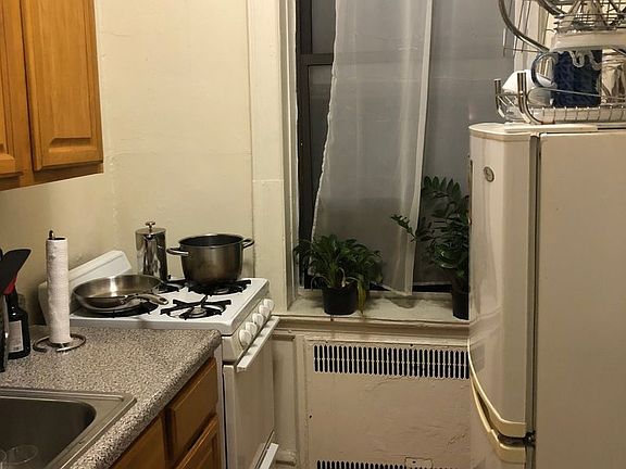 4th image of 341 E 19th St APT 6D