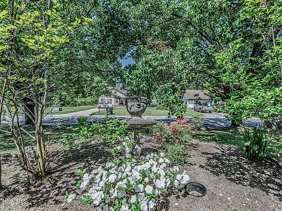 4th image of 223 Spring Drive