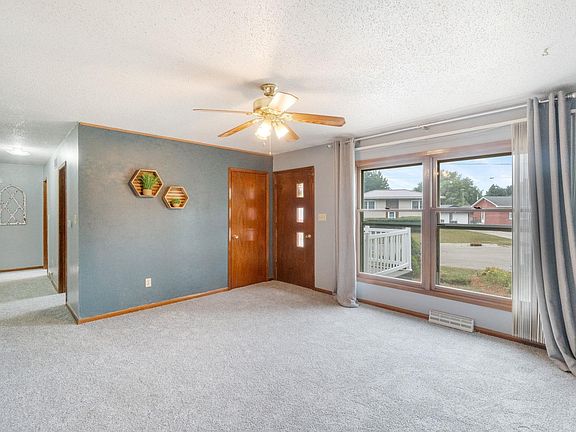 5th image of 133 Thomas Ave