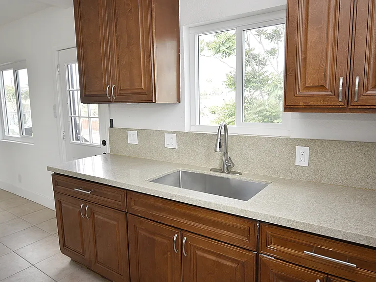 2096 Franklin Ave #A — Photo 9