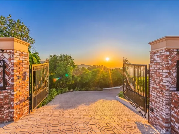 2333 N Coronet Ct, Covina, CA 91724