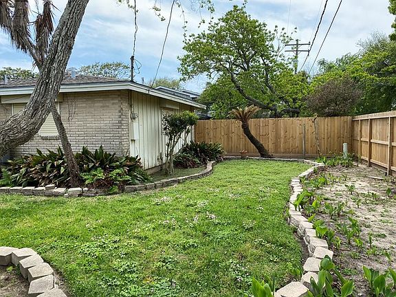 4th image of 208 Barracuda Ave