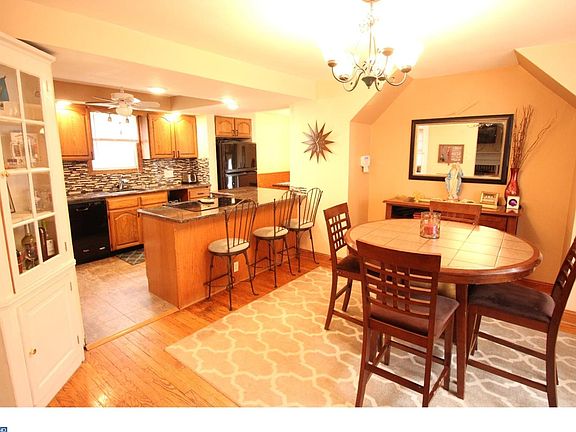 4th image of 39 W Salisbury Dr