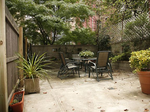 3rd image of 316 W 101st St