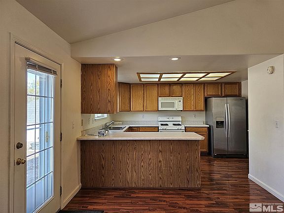 5th image of 412 Kathy Ave
