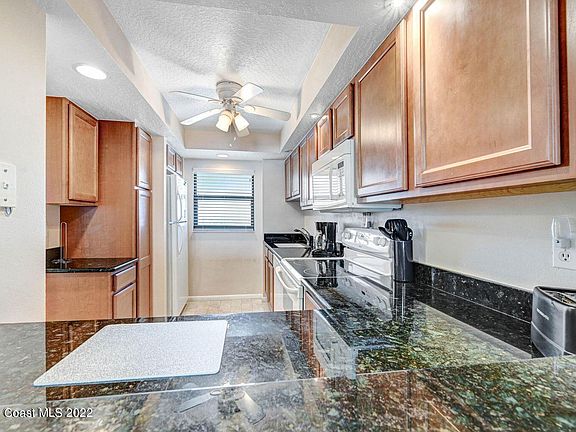 5th image of 7520 Ridgewood Ave APT 806