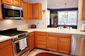 4th image of 555 Meadow Ln
