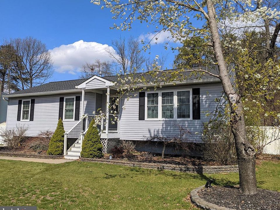 1st image of 328 Anemone St