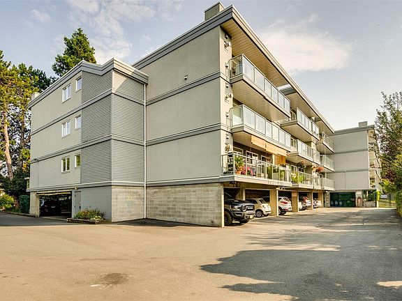 3rd image of 2022 Foul Bay Rd #206