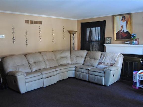 3rd image of 4769 Clevesdale Dr