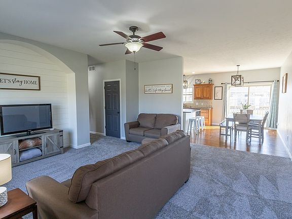 4th image of 802 Eileen Ln