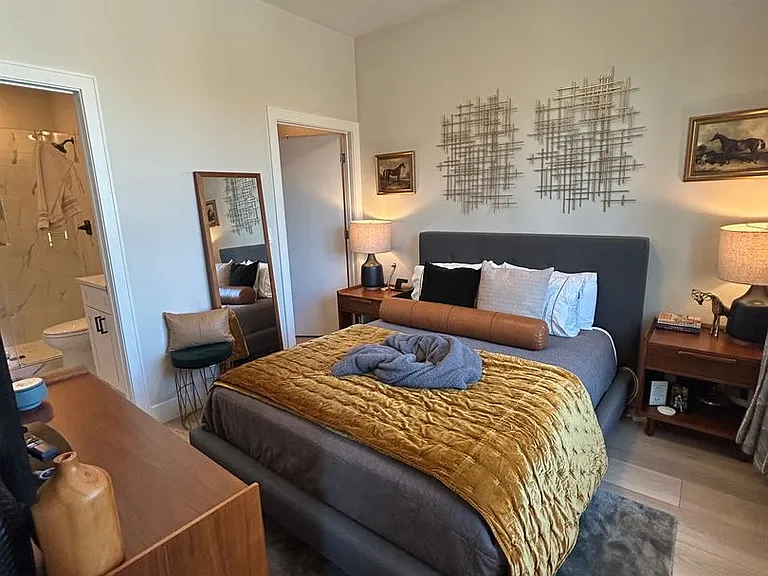 1646 W Belmont Ave #403 — Photo 6