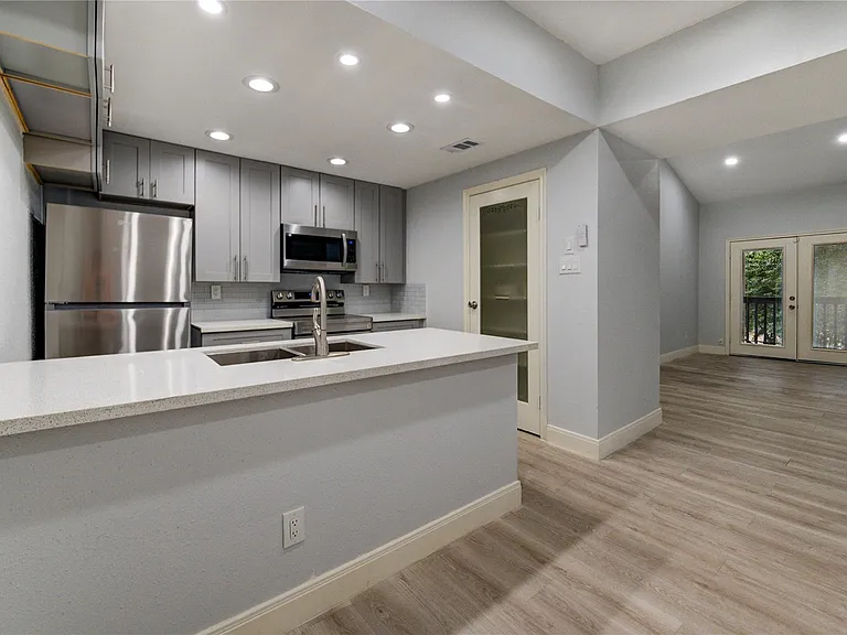 11711 Memorial Dr #534 — Photo 14