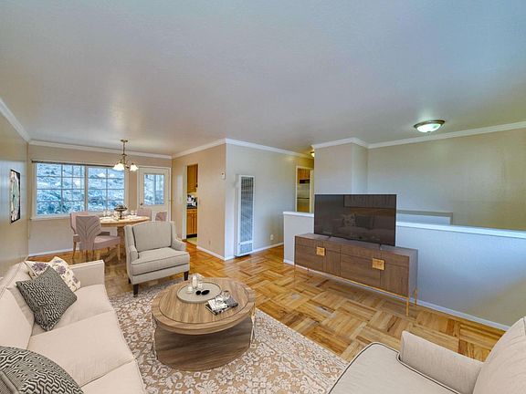 4th image of 425 Larch Ave