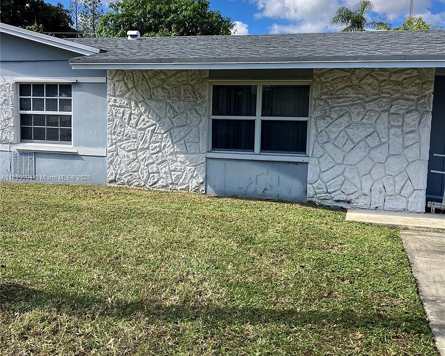 2nd image of 20610 NE 15th Ct